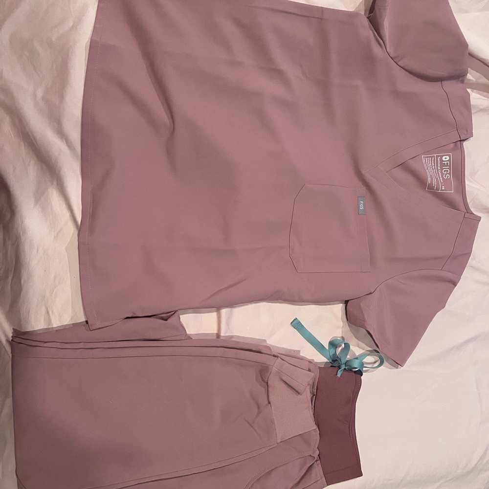Figs scrubs